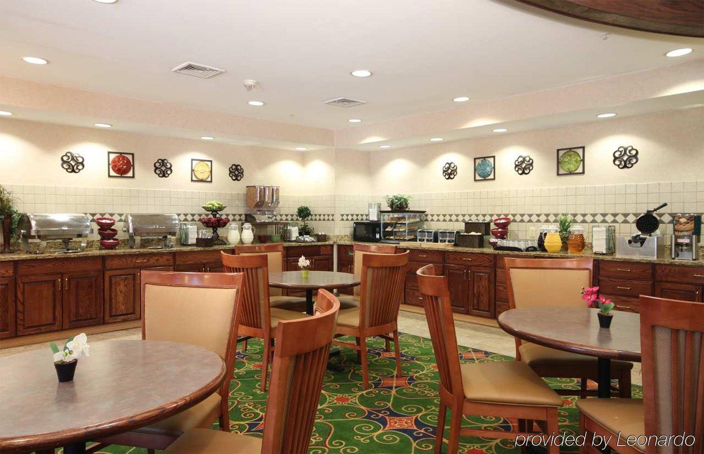 伊利希尔顿惠庭套房酒店 Kearsarge 餐厅 照片